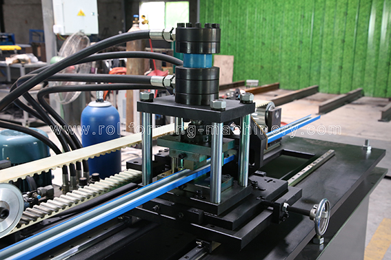 دستگاه مشت زدن